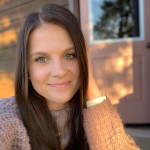 Meet your Posher, Alexis